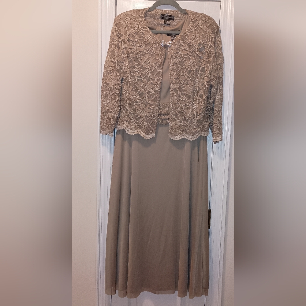 Jessica Howard Taupe Flowy suite Dress size 16
